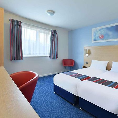 Travelodge Basildon Oda fotoğraf