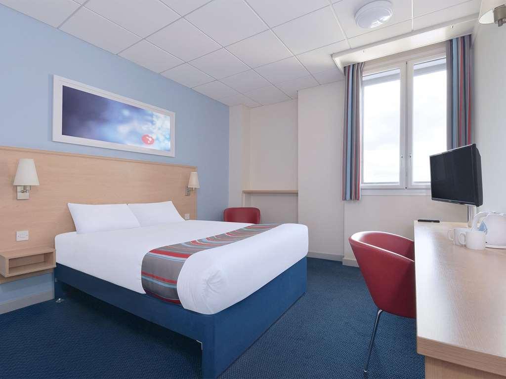Travelodge Basildon Oda fotoğraf