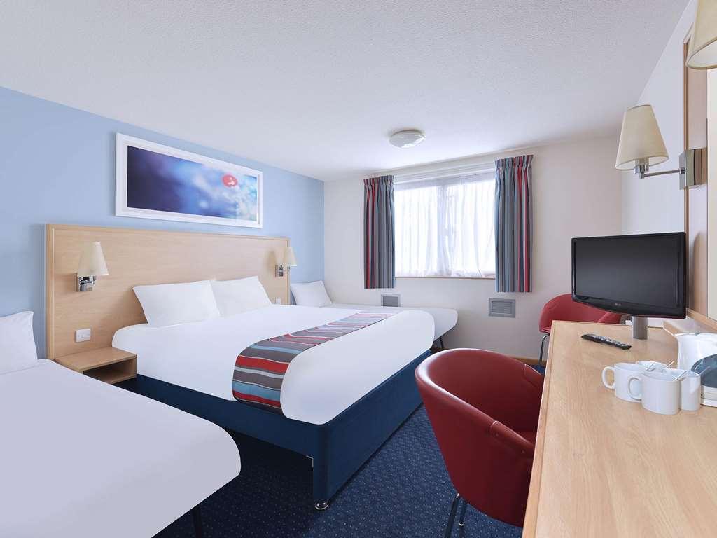 Travelodge Basildon Oda fotoğraf