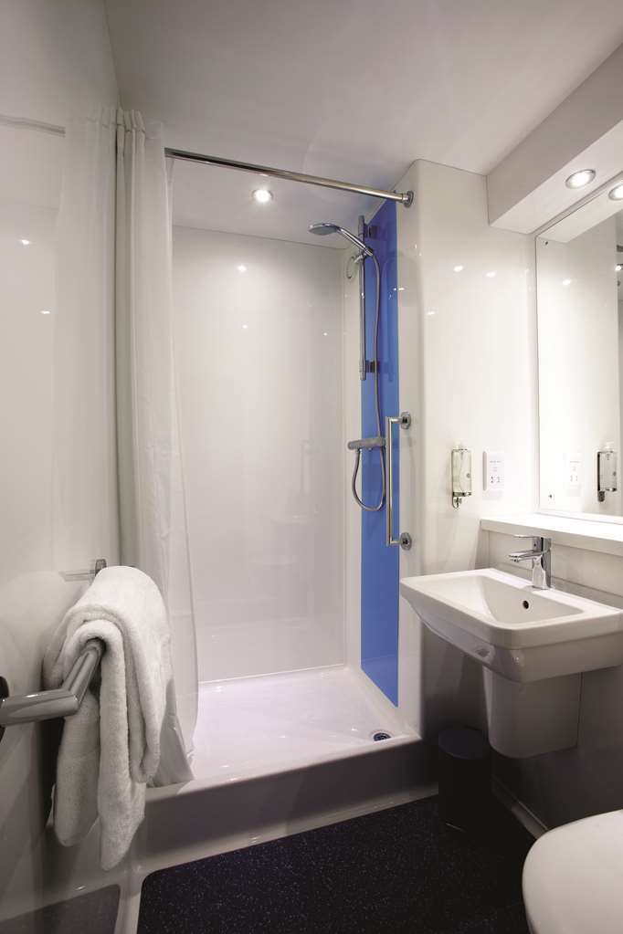 Travelodge Basildon Oda fotoğraf