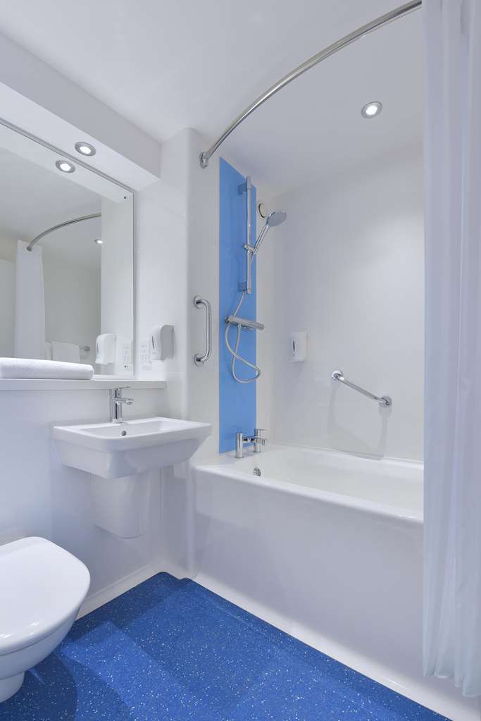Travelodge Basildon Oda fotoğraf