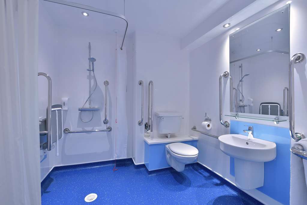 Travelodge Basildon Oda fotoğraf